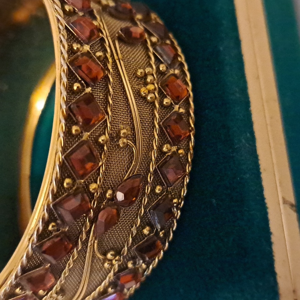 Vintage Gold Tone Brown Rhinestone Bangle Cuff Hinged Bracelet - Picture 6 of 9